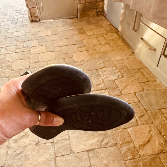 Bandolino black sandals size 7 - Picture 5 of 8